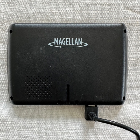 Magellan RoadMate 1420 Automobile Portable GPS Navigator - Picture 8 of 11